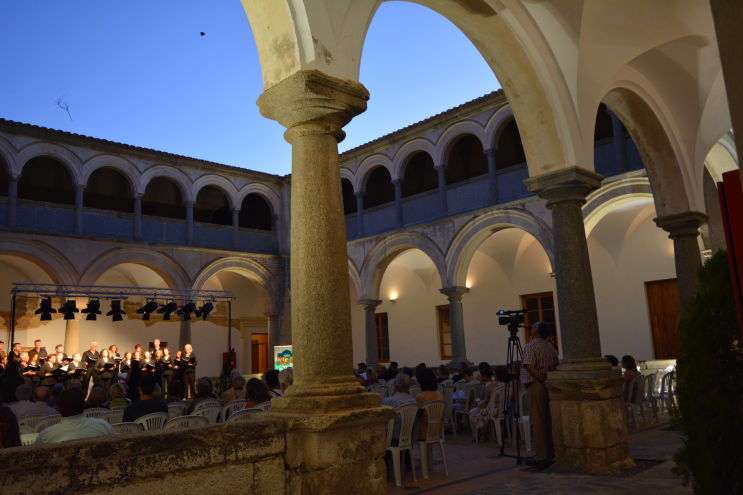 Concierto de la Coral en el Claustro de Convento San Francisco de Fregenal de la SIerra